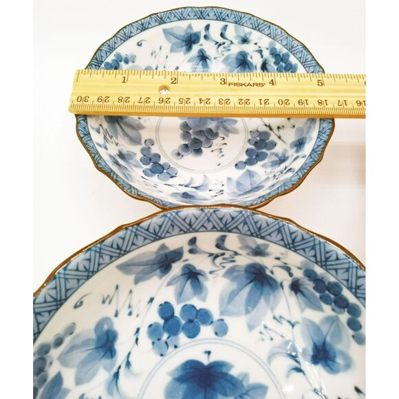 Vintage Japanese Blue White Porcelain Bowls Grapevine Scalloped Rim Set of 2 - Picture 4 of 16